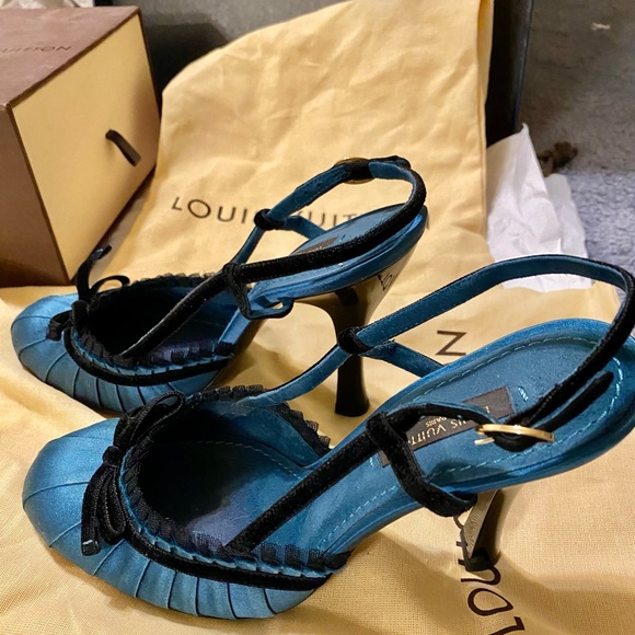 Louis Vuitton Balmoral Open Back Pump in teal. Size 36.6 - Picture 2 of 15